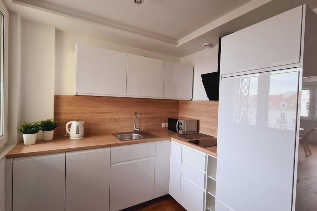 Sloneczny Apartament W Centrum Gdyni 2 Pokojowy 格丁尼亚 外观 照片